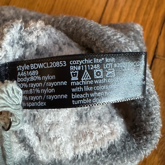 Barefoot Dreams beanie NWT - Picture 5 of 6